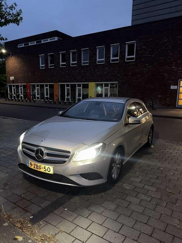 Grijs Gebruikt 2014 Mercedes A180 Edition Stationwagen | € 10.999 (Duur) - Afbeelding 1/4