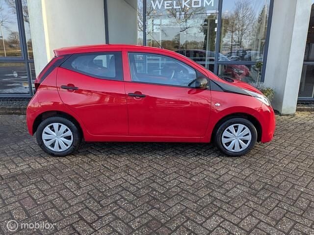 Occasion Toyota Aygo 72 PK (52 kW) 2021 Rood Hatchback