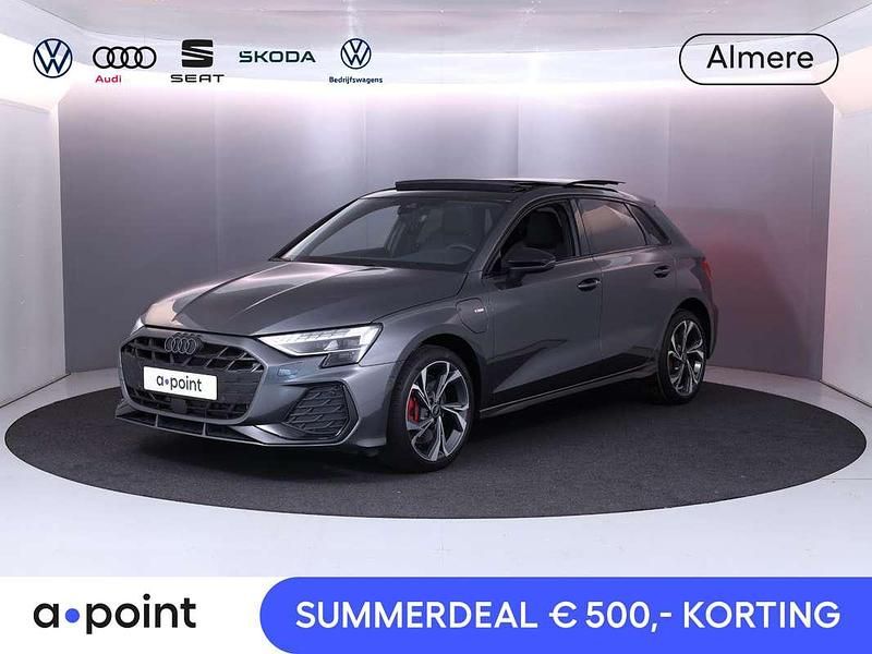 Grijs, metallic lak Nieuw 2025 Audi A3 Sportback e-tron Competition Sedan | € 50.849 (Goede deal) - Afbeelding 1/3