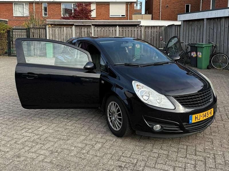 Zwart Gebruikt 2010 Opel Corsa Edition MPV | € 2.950 (Eerlijke prijs) - Afbeelding 1/4