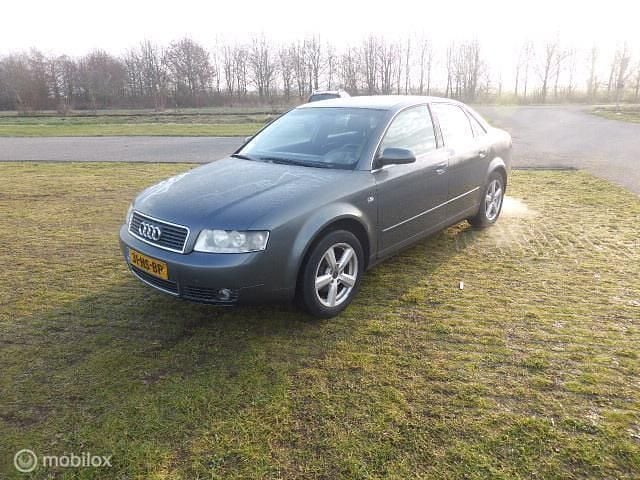 Grijs Occasion 2002 Audi A4 Exclusive Sedan | € 1.350 (Super prijs) - Afbeelding 1/4