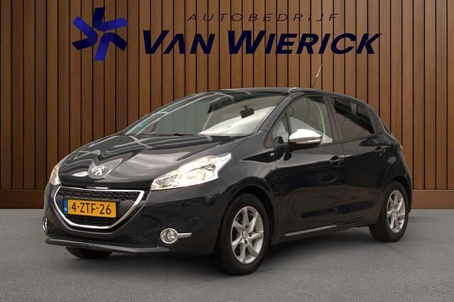 Zwart Gebruikt 2015 Peugeot 208 Style Hatchback | € 5.445 (Goede deal) - Afbeelding 1/4