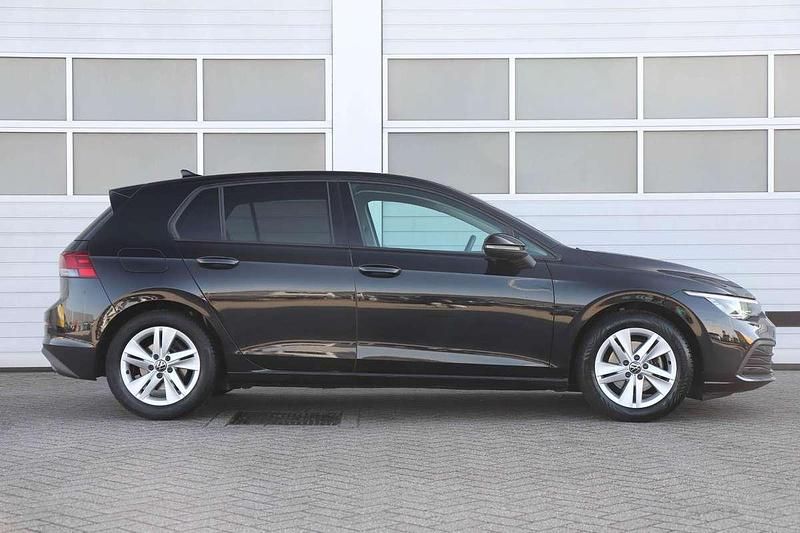 Occasion VW Golf VIII Life 131 PK (96 kW) 2021 Zwart Hatchback