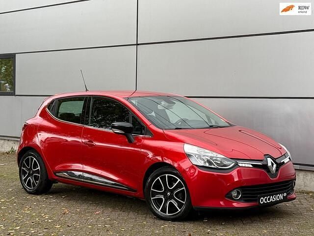 Rood Gebruikt 2015 Renault Clio IV Night&Day Hatchback | € 4.750 (Eerlijke prijs) - Afbeelding 1/4