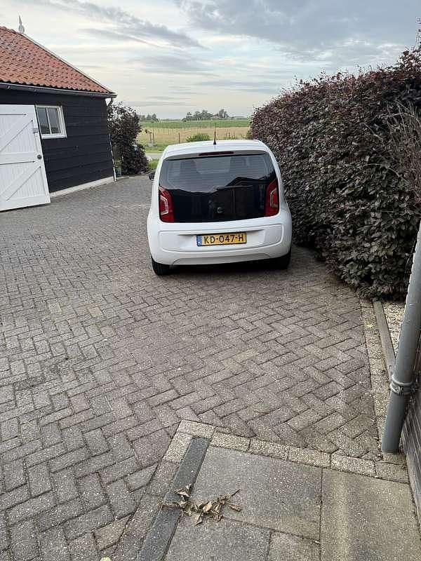 Wit Gebruikt 2016 VW up! Hatchback | € 3.750 (Goede deal) - Afbeelding 1/2