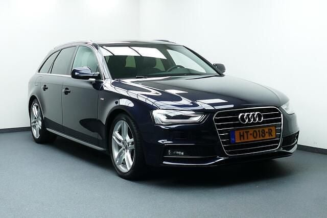 Blauw Occasion 2016 Audi A4 S-Line Stationwagen | € 15.949 (Iets duurder) - Afbeelding 1/4