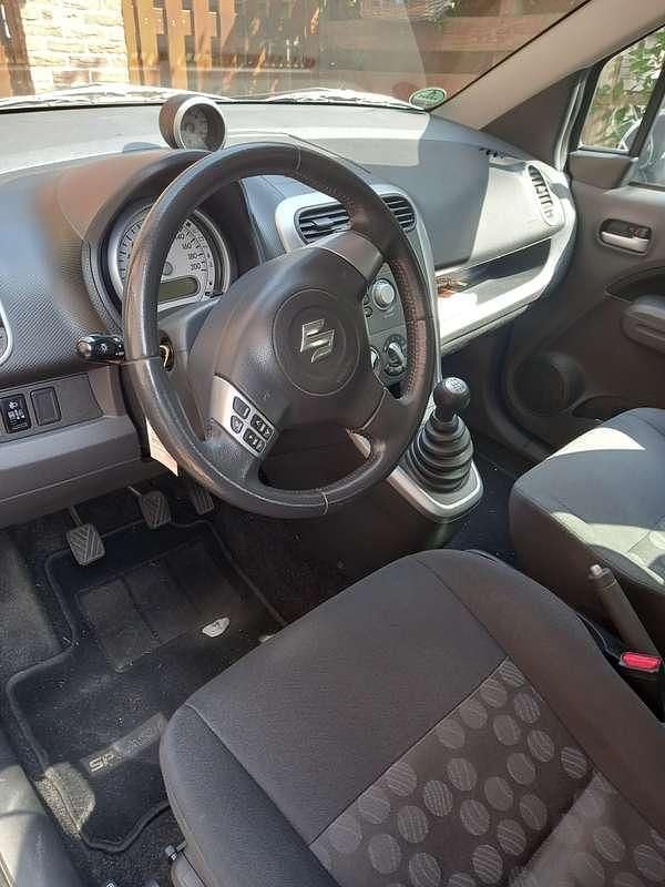 Zilver Occasion 2009 Suzuki Splash Exclusive Hatchback | € 2.250 (Goede deal) - Afbeelding 1/4