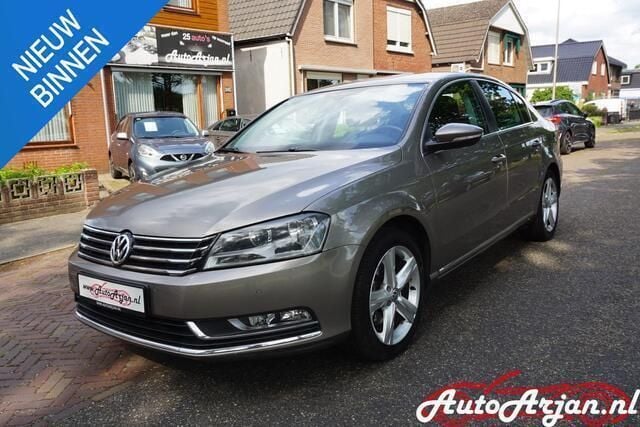 Bruin Gebruikt 2012 VW Passat Comfortline Sedan | € 6.850 (Eerlijke prijs) - Afbeelding 1/4
