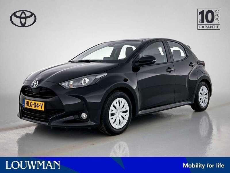 Zwart Gebruikt 2024 Toyota Yaris Hybrid Active Hatchback | € 22.945 (Eerlijke prijs) - Afbeelding 1/3