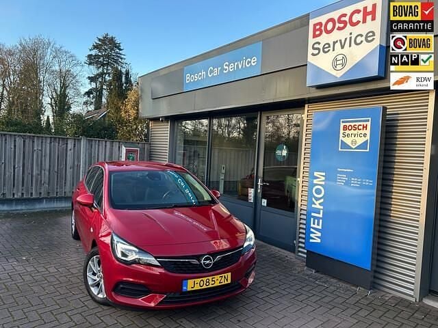 Rood Gebruikt 2020 Opel Astra Elegance Hatchback | € 13.950 (Eerlijke prijs) - Afbeelding 1/4