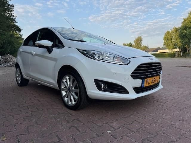 Wit Gebruikt 2017 Ford Fiesta Titanium Hatchback | € 6.900 (Goede deal) - Afbeelding 1/4