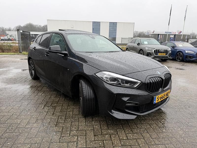 Occasion BMW 118 M Sport 136 PK (100 kW) 2023 Zwart (metallic) Hatchback