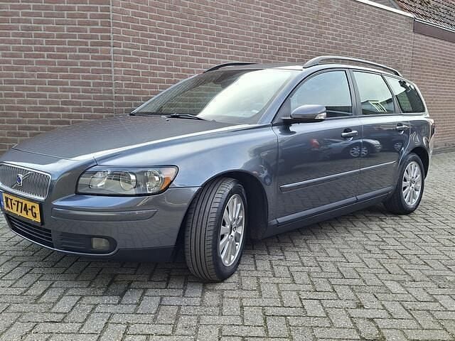 Grijs (metallic) Occasion 2004 Volvo V50 Summum Stationwagen | € 4.250 (Iets duurder) - Afbeelding 1/4