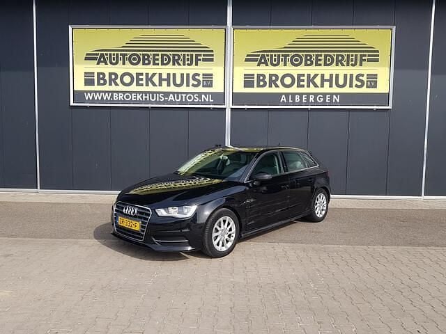 Zwart (metallic) Gebruikt 2015 Audi A3 Sportback Attraction Hatchback | € 6.650 (Super prijs) - Afbeelding 1/4