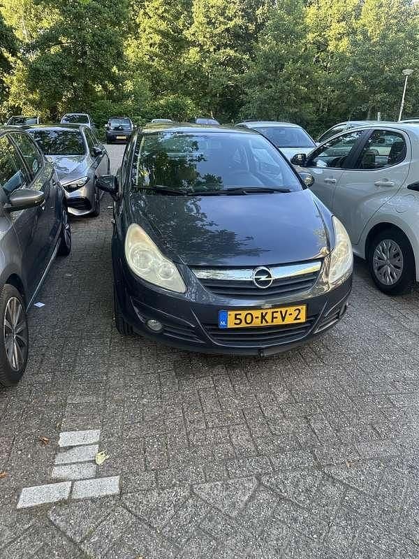 Grijs Gebruikt 2009 Opel Corsa Enjoy MPV | € 1.500 (Goede deal) - Afbeelding 1/4