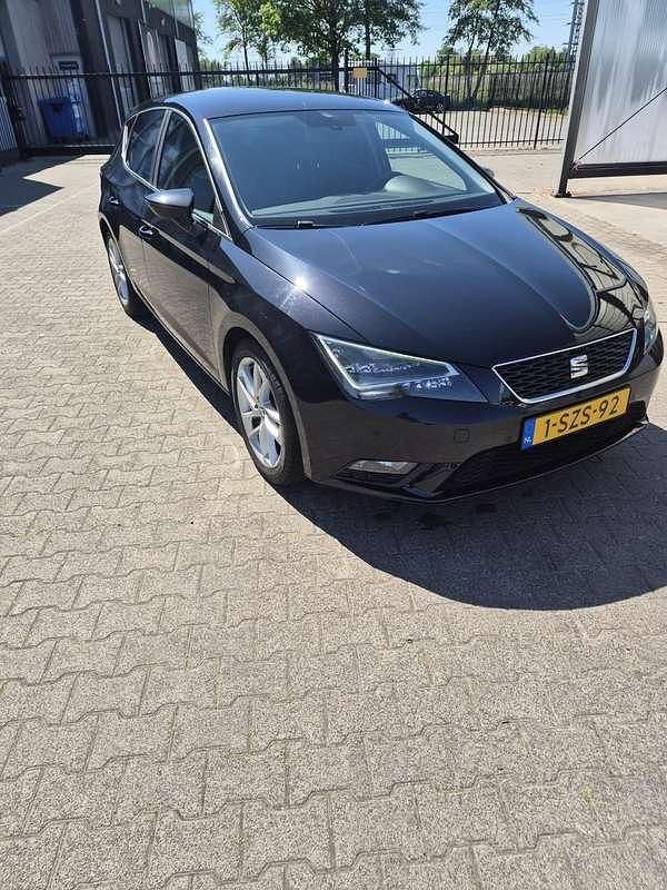 Zwart Gebruikt 2014 Seat Leon Stationwagen | € 6.500 (Iets duurder) - Afbeelding 1/4