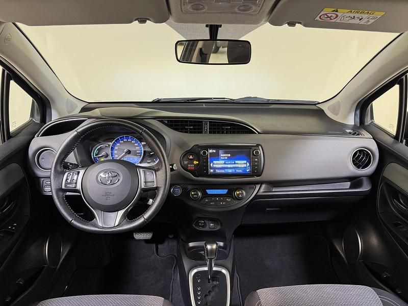 Occasion Toyota Yaris Hybrid 101 PK (74 kW) 2015 Grijs Hatchback