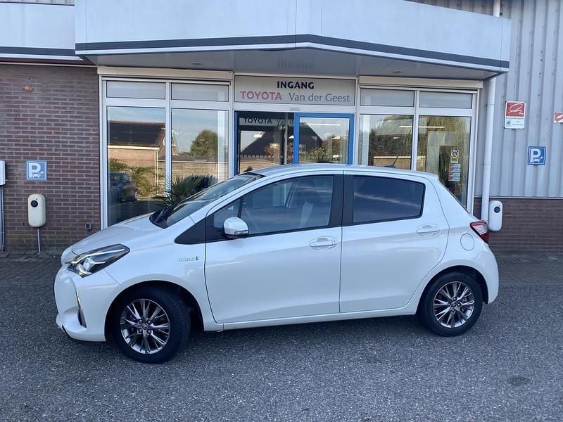 Wit Gebruikt 2019 Toyota Yaris Hybrid Hatchback | € 16.945 (Goede deal) - Afbeelding 1/4