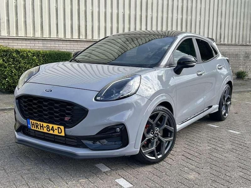 Grijs Gebruikt 2021 Ford Puma Gen-E ST SUV | € 23.950 (Goede deal) - Afbeelding 1/4