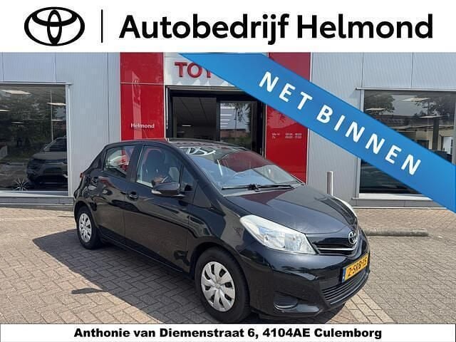 Zwart Gebruikt 2013 Toyota Yaris Hatchback | € 6.150 (Eerlijke prijs) - Afbeelding 1/4