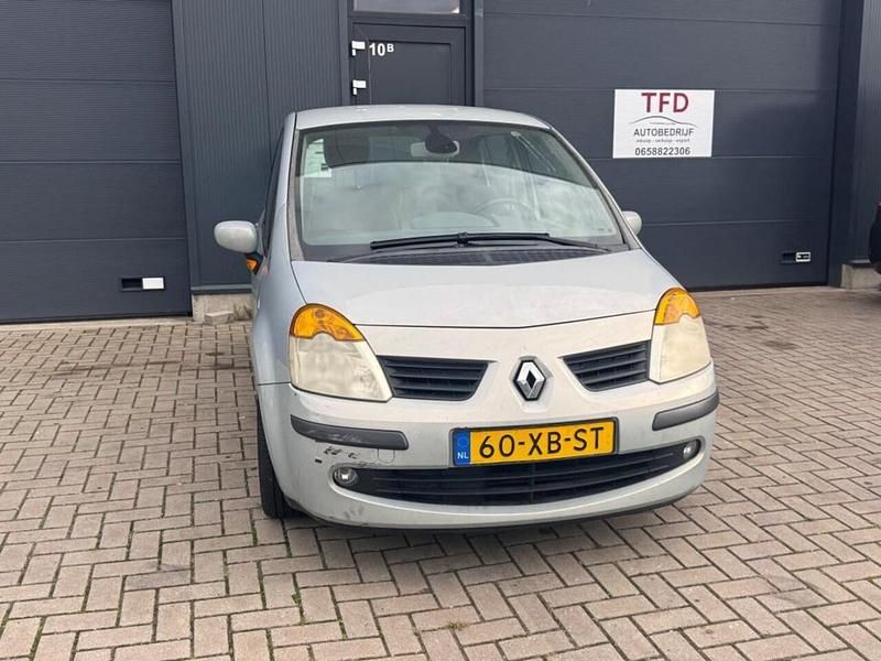 Grijs Gebruikt 2004 Renault Modus Dynamique MPV | € 999 (Eerlijke prijs) - Afbeelding 1/4