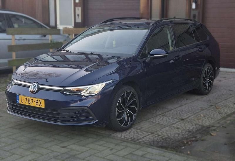 Blauw Gebruikt 2021 VW Golf VIII Life Stationwagen | € 19.950 (Eerlijke prijs) - Afbeelding 1/4