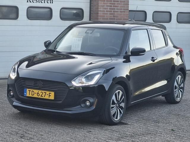 Zwart Gebruikt 2018 Suzuki Swift Hatchback | € 14.250 (Eerlijke prijs) - Afbeelding 1/4