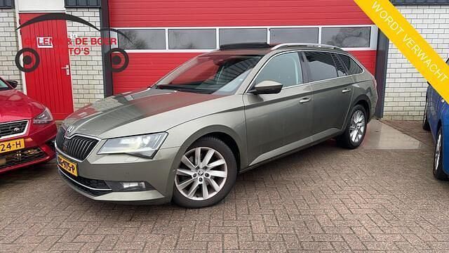 Groen Occasion 2016 Skoda Superb Business Line Stationwagen | € 15.888 (Eerlijke prijs) - Afbeelding 1/4
