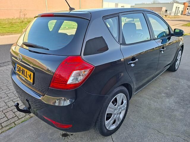 Occasion Kia Ceed 90 PK (66 kW) 2010 Zwart Hatchback