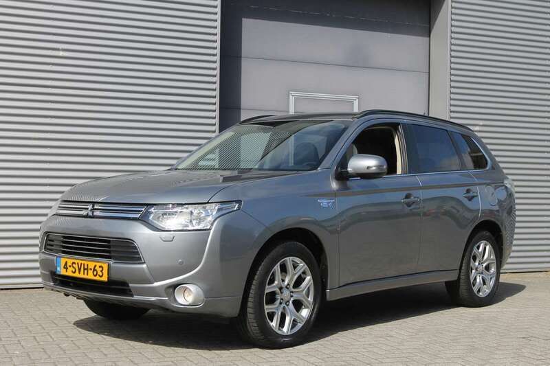 Grijs Gebruikt 2013 Mitsubishi Outlander P-HEV Instyle SUV | € 7.999 (Eerlijke prijs) - Afbeelding 1/4