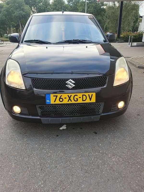 Zwart Occasion 2007 Suzuki Swift Exclusive Hatchback | € 3.900 (Eerlijke prijs) - Afbeelding 1/4