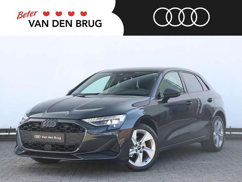 Grijs Gebruikt 2024 Audi A3 Sportback Advanced Hatchback | € 34.800 (Goede deal) - Afbeelding 1/4