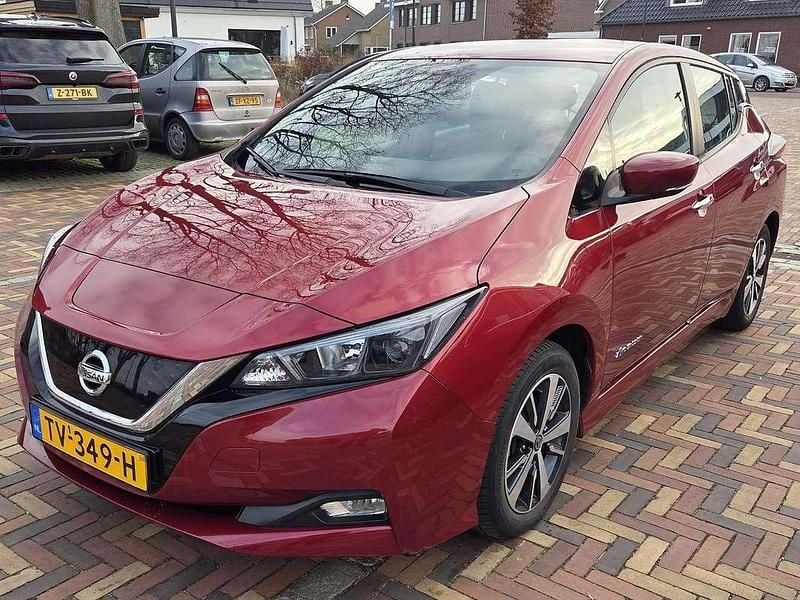 Rood Occasion 2018 Nissan Leaf Acenta Hatchback | € 10.000 (Eerlijke prijs) - Afbeelding 1/4
