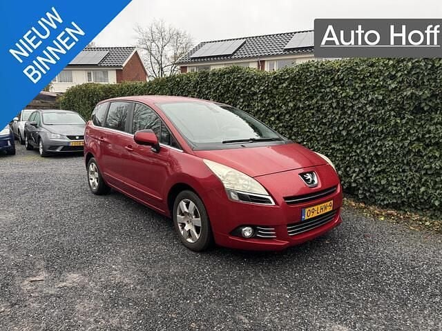 Rood Gebruikt 2010 Peugeot 5008 MPV | € 4.945 (Eerlijke prijs) - Afbeelding 1/4