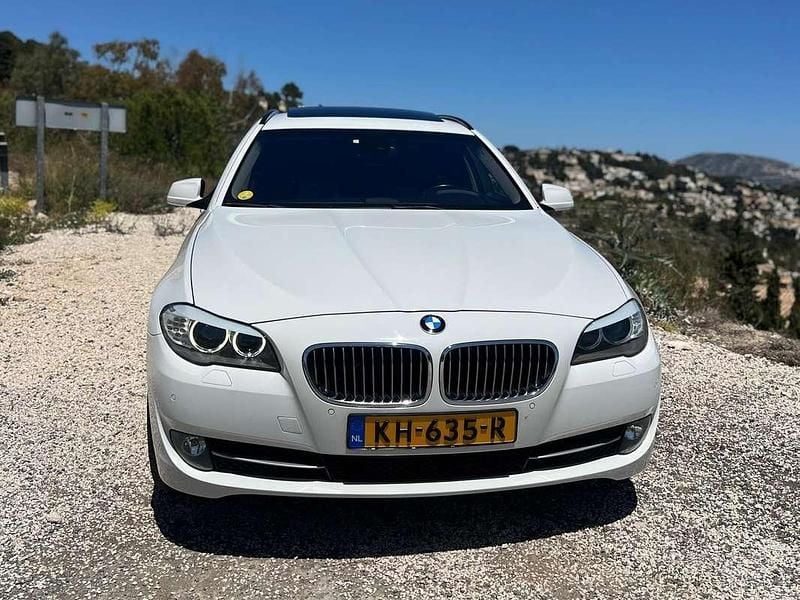 Wit Gebruikt 2012 BMW 525 Executive Stationwagen | € 9.900 (Goede deal) - Afbeelding 1/4