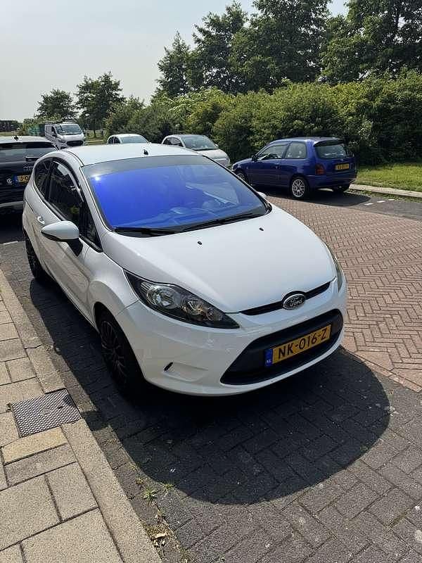 Wit Gebruikt 2011 Ford Fiesta Hatchback | € 3.450 (Eerlijke prijs) - Afbeelding 1/4