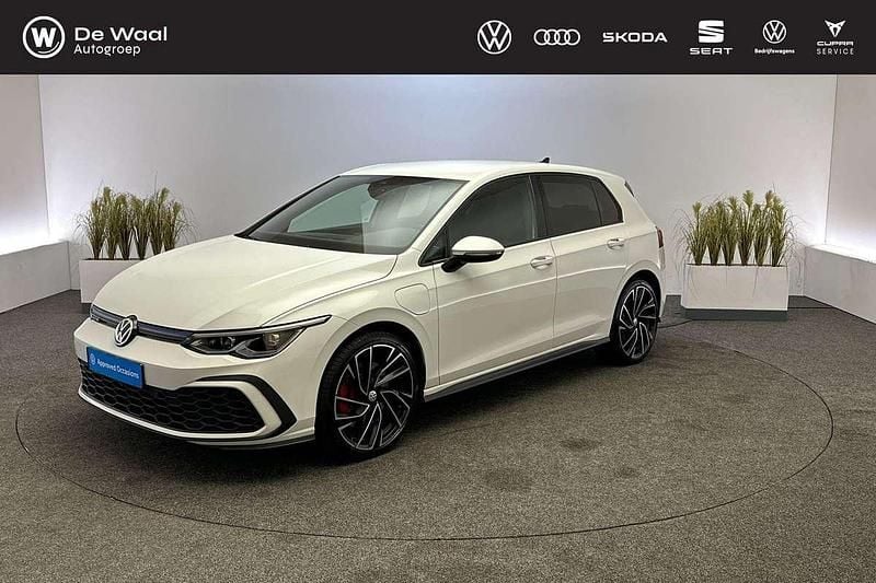 Wit Gebruikt 2020 VW Golf VIII GTE Hatchback | € 24.900 (Eerlijke prijs) - Afbeelding 1/3