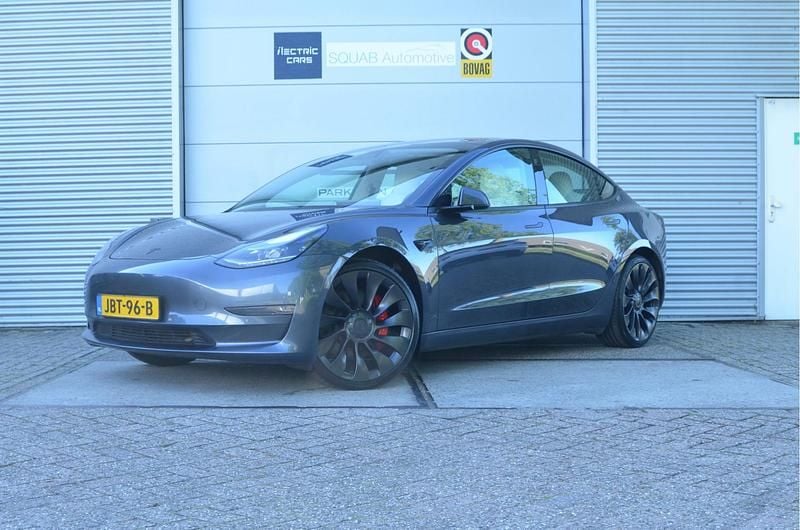 Grijs Gebruikt 2021 Tesla Model 3 Performance Sedan | € 32.999 (Iets duurder) - Afbeelding 1/4