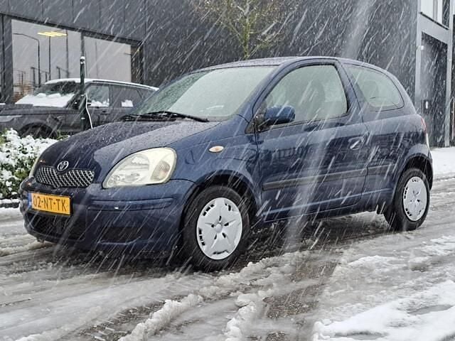 Blauw Occasion 2004 Toyota Yaris Sol Hatchback | € 1.950 (Goede deal) - Afbeelding 1/4