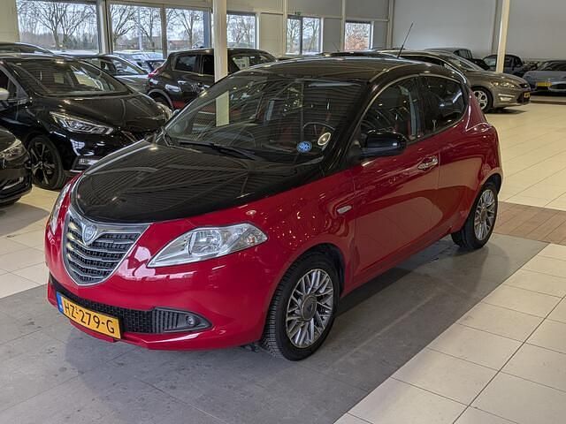 Occasion Lancia Ypsilon Platinum 69 PK (50 kW) 2013 Rood Hatchback