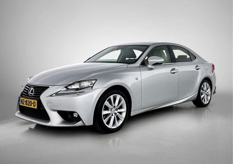 Grijs, metallic lak Gebruikt 2016 Lexus IS300 Sedan | € 18.950 (Eerlijke prijs) - Afbeelding 1/3