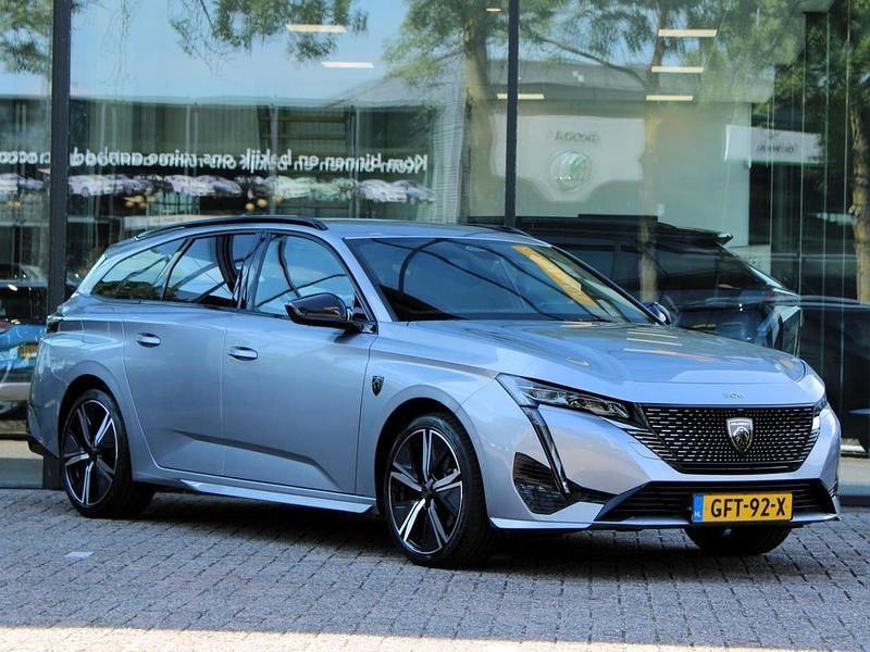 Grijs, metallic lak Gebruikt 2024 Peugeot 308 GT Stationwagen | € 27.737 (Eerlijke prijs) - Afbeelding 1/1