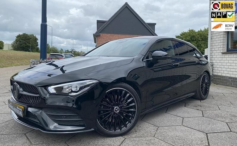 Zwart Gebruikt 2020 Mercedes CLA200 Shooting Brake Business Stationwagen | € 24.945 (Eerlijke prijs) - Afbeelding 1/4