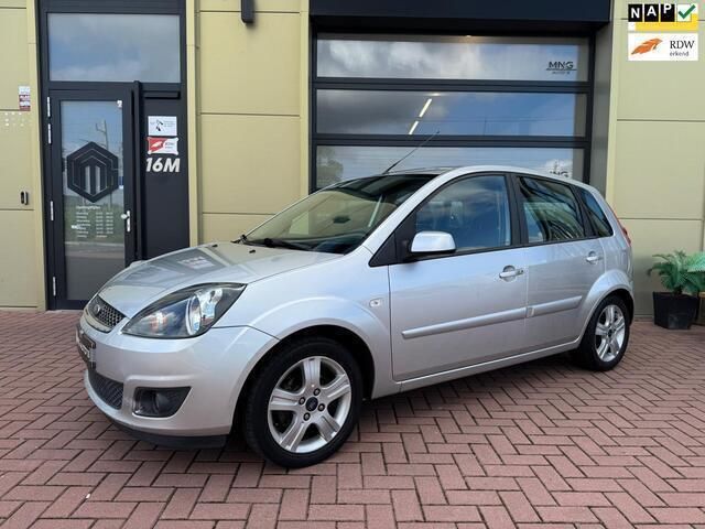 Grijs Gebruikt 2007 Ford Fiesta Futura Hatchback | € 2.290 (Eerlijke prijs) - Afbeelding 1/4