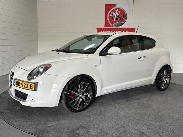 Wit Gebruikt 2015 Alfa Romeo MiTo Exclusive Hatchback | € 7.995 (Eerlijke prijs) - Afbeelding 1/3