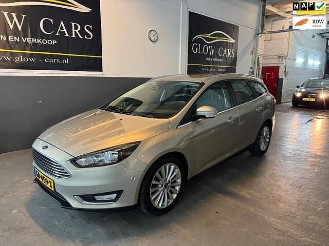 Grijs Occasion 2015 Ford Focus Titanium Stationwagen | € 7.499 (Goede deal) - Afbeelding 1/4
