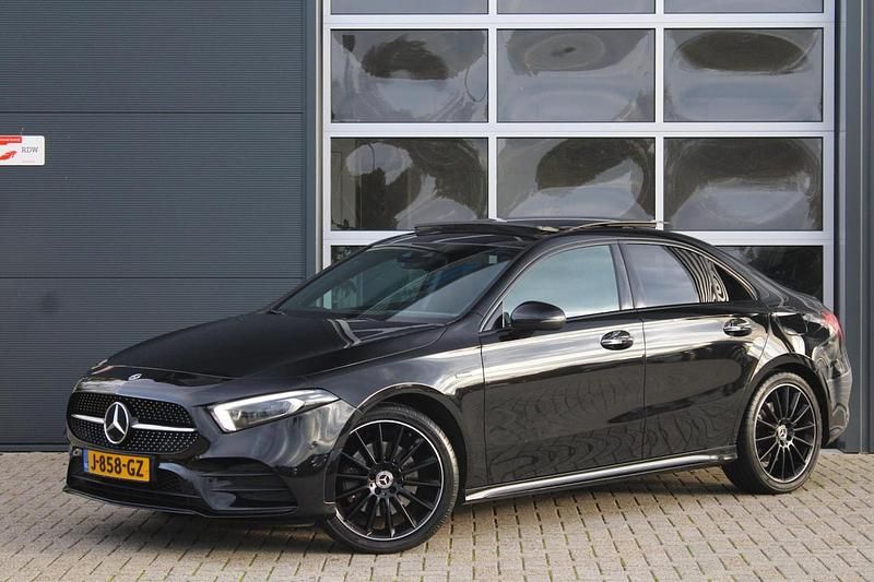Zwart Gebruikt 2020 Mercedes A250 AMG Sedan | € 27.800 (Iets duurder) - Afbeelding 1/4
