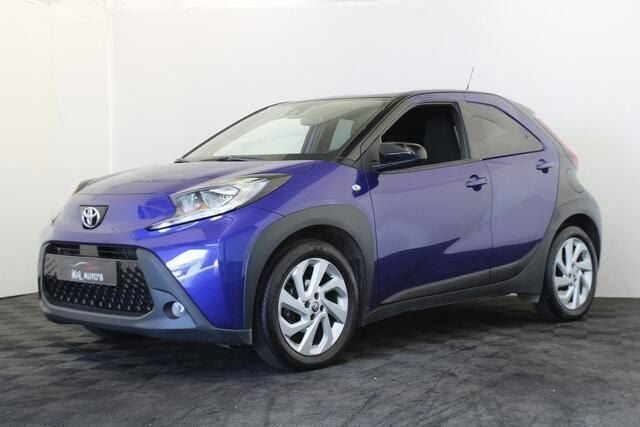 Blauw, metallic lak Gebruikt 2023 Toyota Aygo Hatchback | € 15.450 (Goede deal) - Afbeelding 1/4