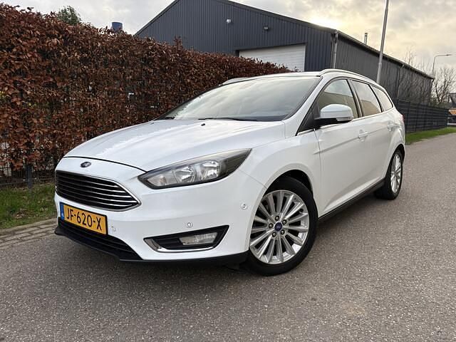 Wit Gebruikt 2016 Ford Focus Titanium Stationwagen | € 7.450 (Goede deal) - Afbeelding 1/4