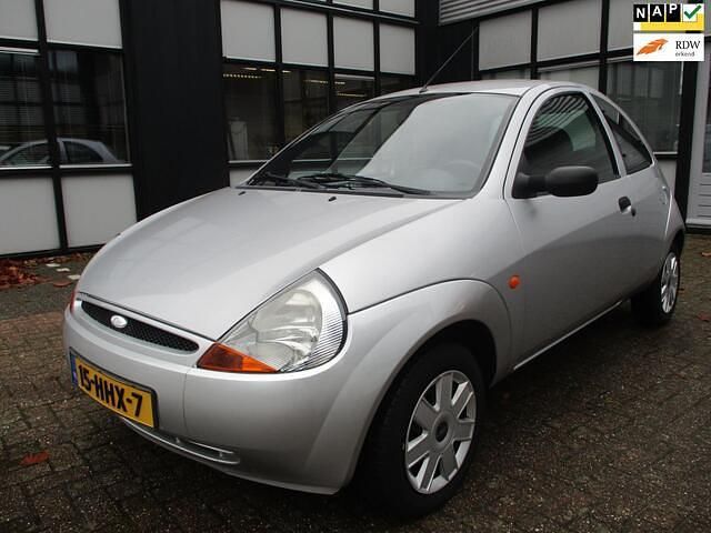 Grijs (metallic) Gebruikt 2008 Ford Ka Cool & Sound Edition Hatchback | € 1.450 (Eerlijke prijs) - Afbeelding 1/4